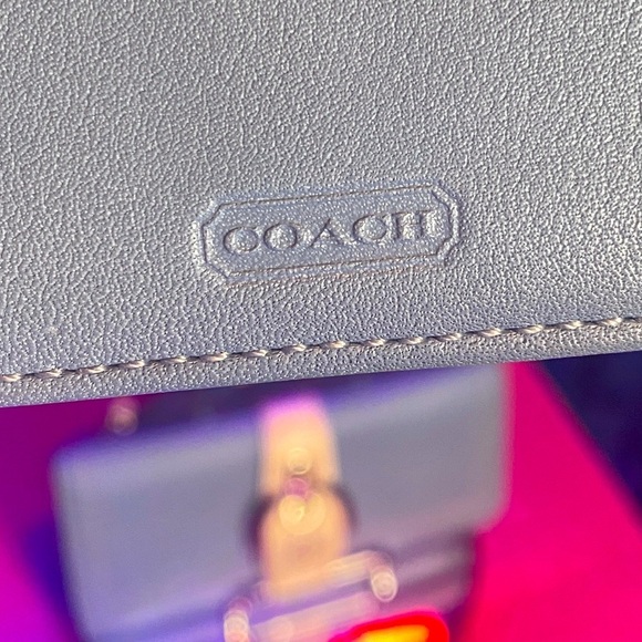 COACH Hampton Leather Clutch Wallet w/Check Book, EUC - Picture 4 of 12